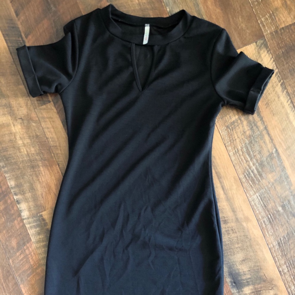 Black bodycon dress with keyhole